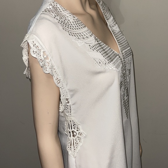 Guess by Marciano Embroidered White Tunic L - Picture 4 of 13